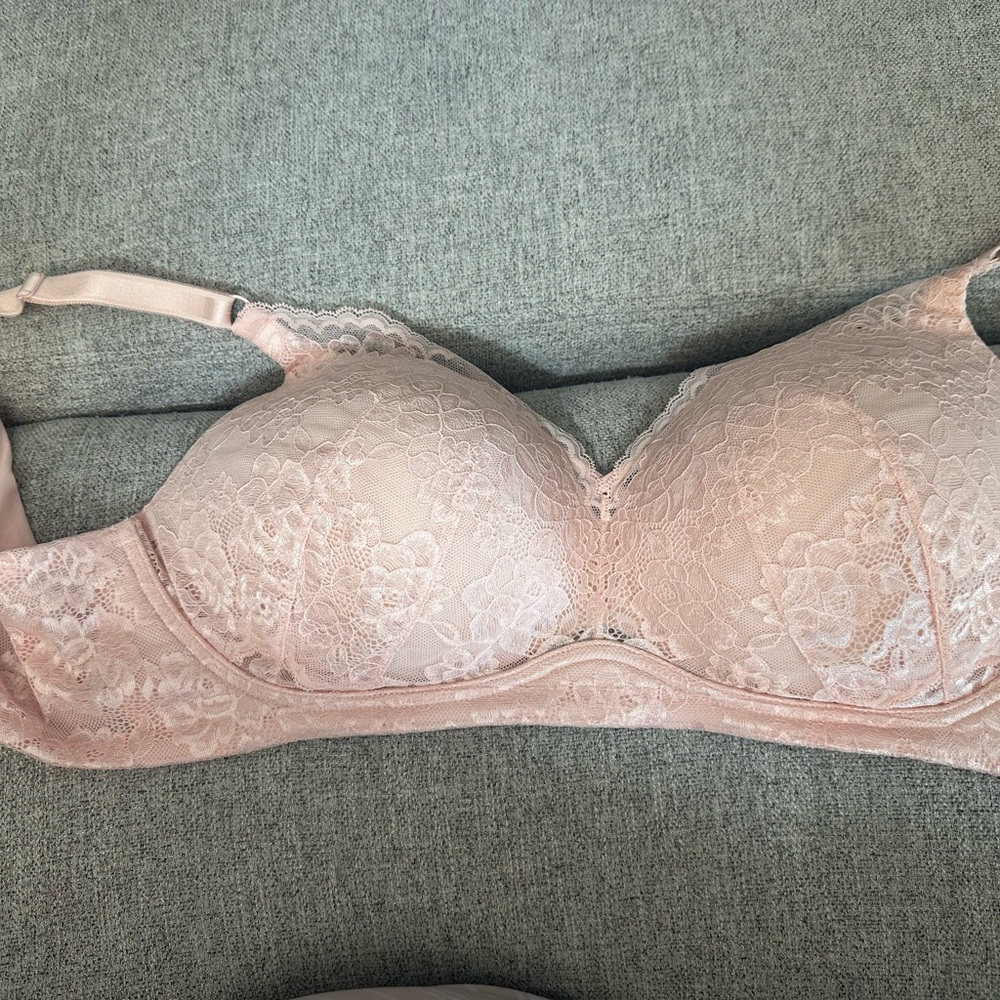 Torrid pink bra with lace size 42DD